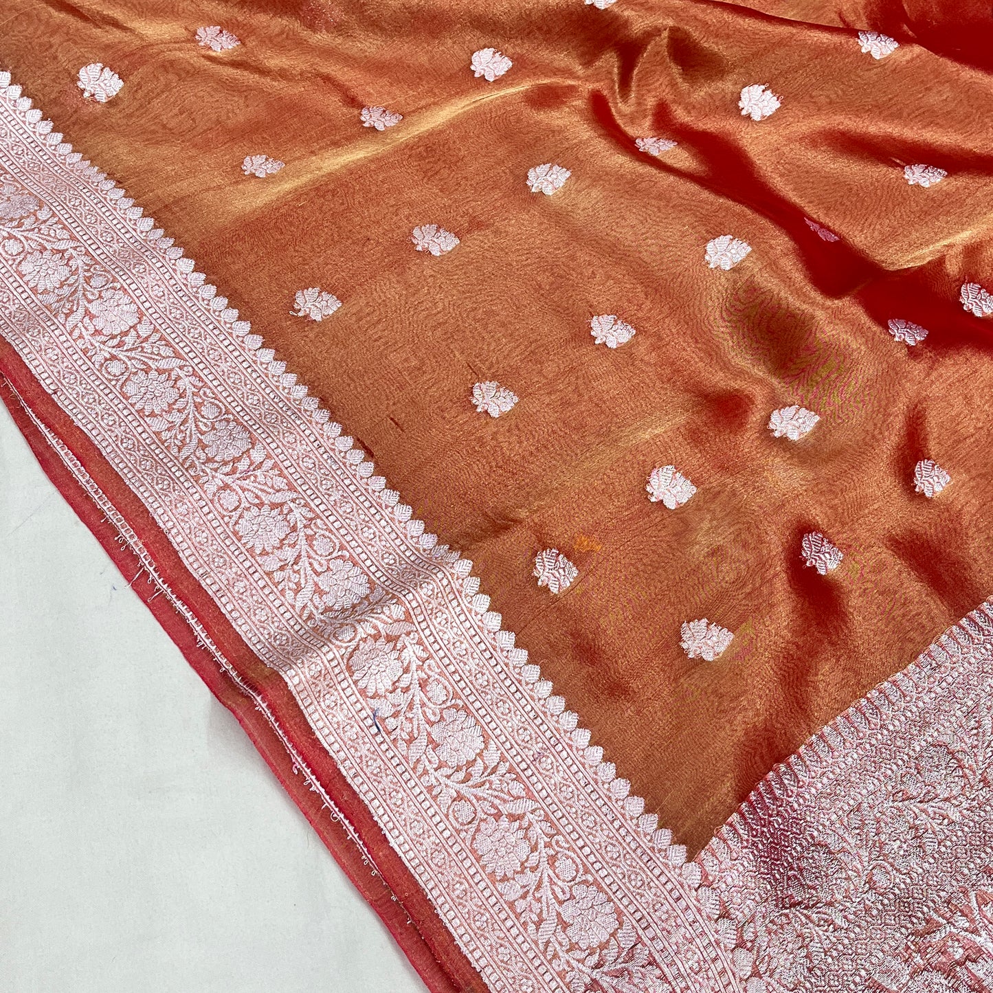 Pure Tissue handloom kadwa border booti saree silver zari