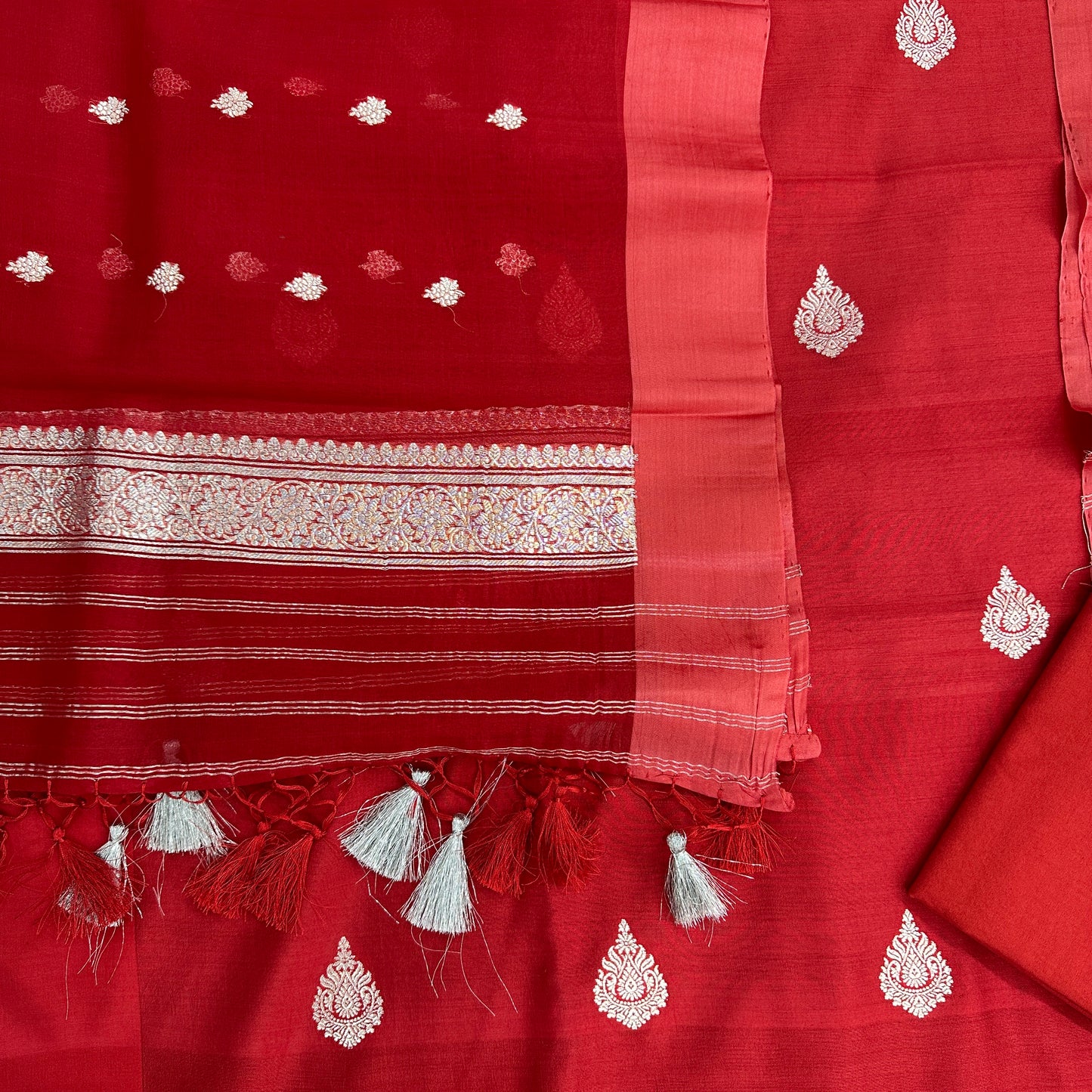 Pure handloom kadwa 3 Red suit set satain border