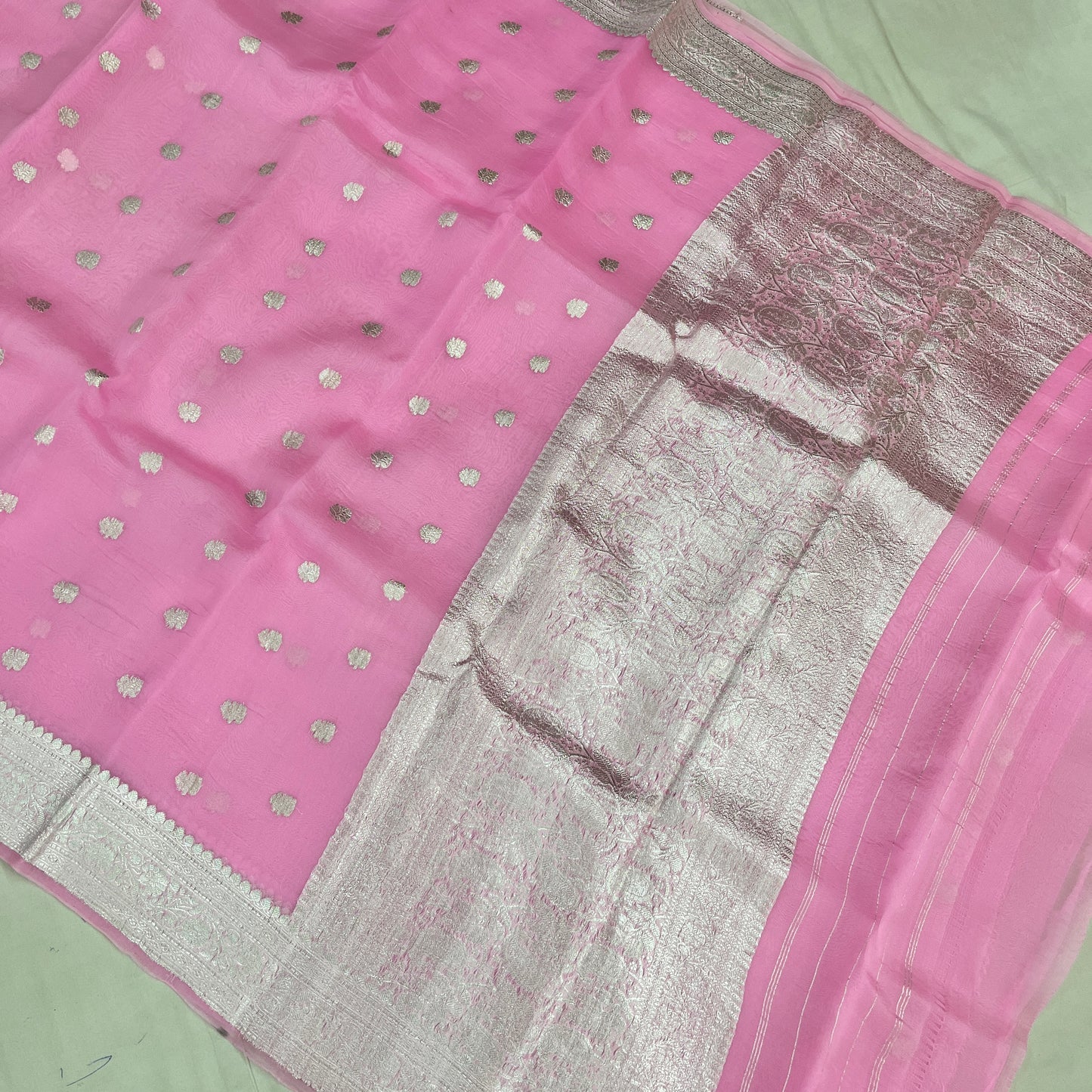 Pure Organza handloom kadwa border booti saree silver zari