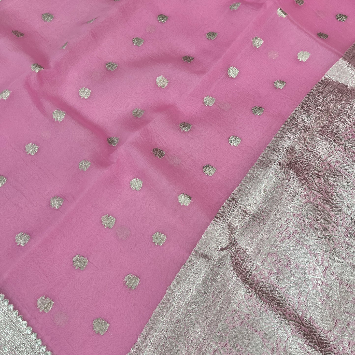 Pure Organza handloom kadwa border booti saree silver zari