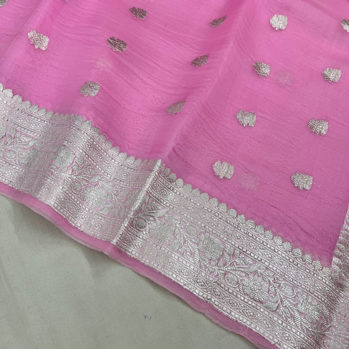 Pure Organza handloom kadwa border booti saree silver zari