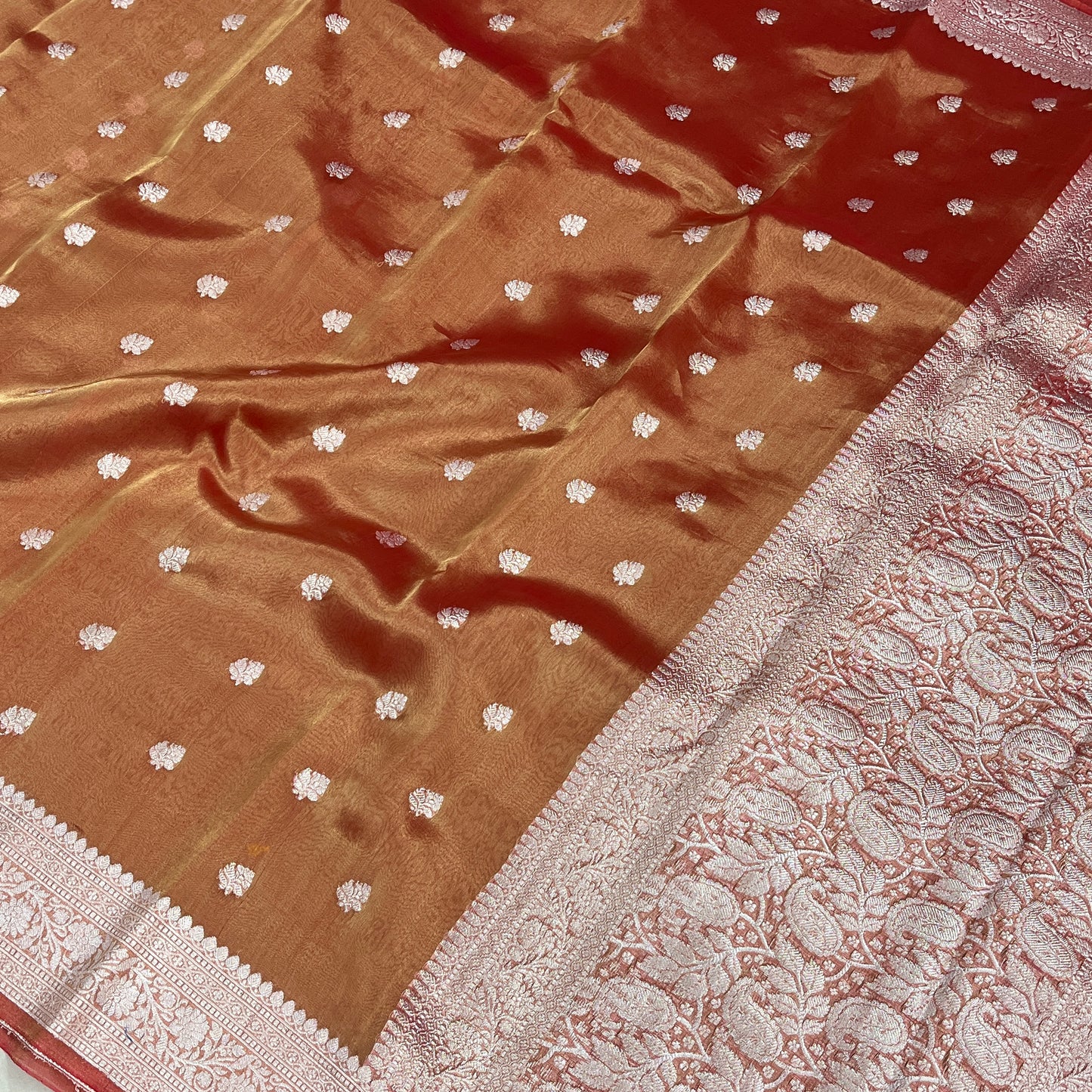 Pure Tissue handloom kadwa border booti saree silver zari